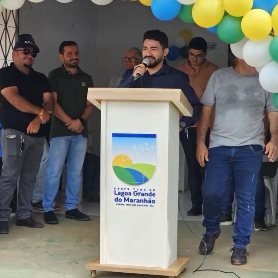 Lucio Amorim discursando em evento público em Lagoa Grande do Maranhão
